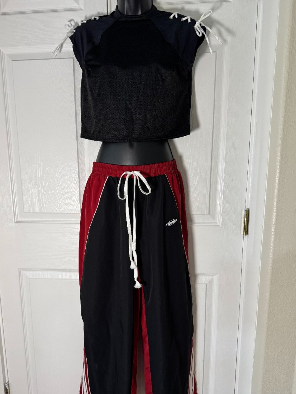 🖤 Hip Hop Streetwear & Athletic Fusion Outfit (Size Medium) 🔴